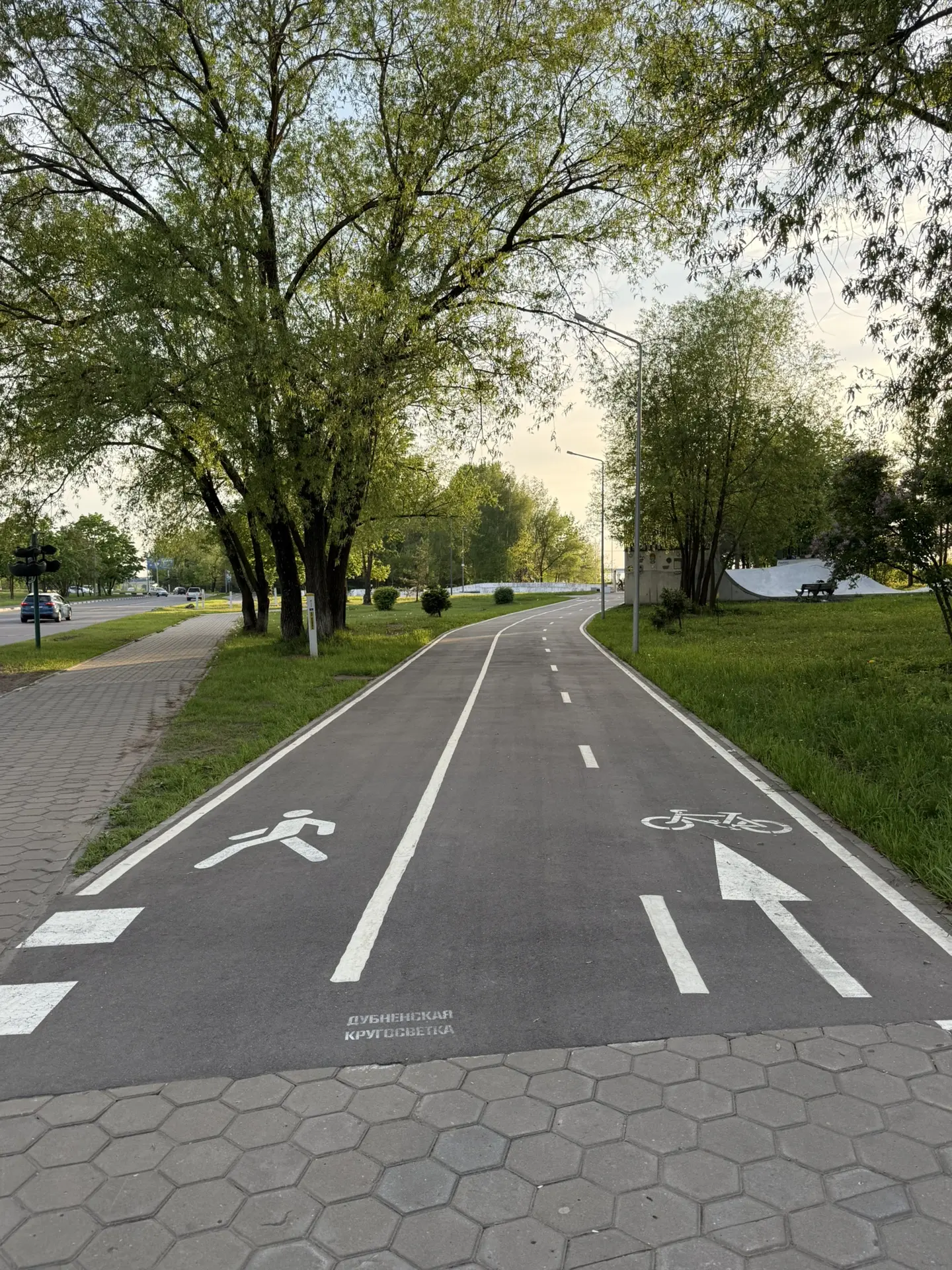 🚴 Друзья, особенно пешеходы, большая просьба — не гуляйте по велосипедной дорожке.