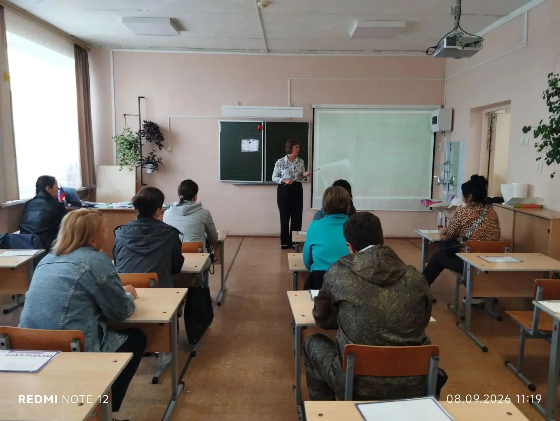В рамках профилактического месячника "Безопасность дорожного движения" в МОУ "Ветютневс...
