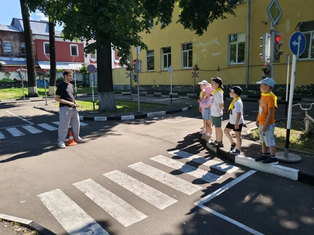 Летние досуговые площадки продолжают радовать яркими событиями

У самых младших — отряда «Планета де