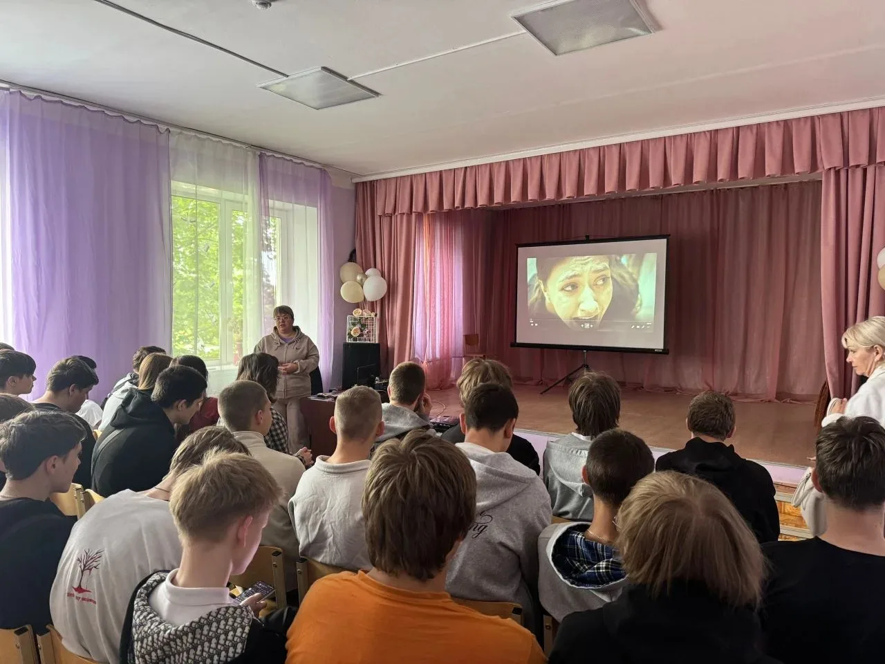📆 2 июня студенты  групп 11 ЭЛ и 11 К вместе с преподавателями посетили СДК «Хорошевск...