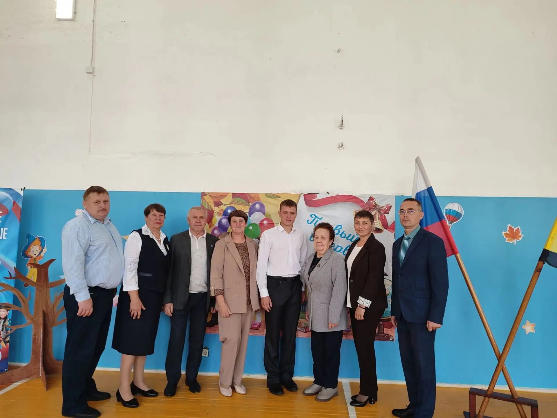 Сегодня во всех школах нашей огромной страны прозвенел первый звонок! Наша школа с. Нов...