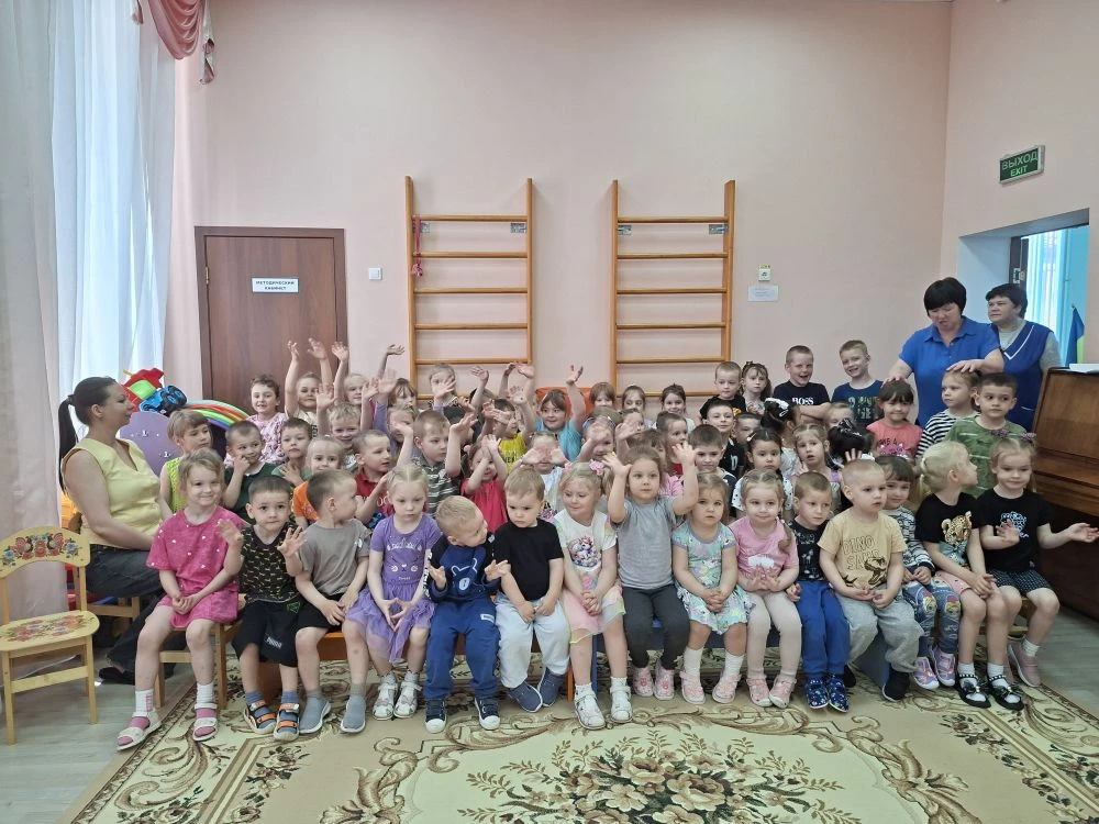 И  вновь у нас в гостях театр "Алые Паруса" город Воронеж со спектаклем "Сказка о приро...