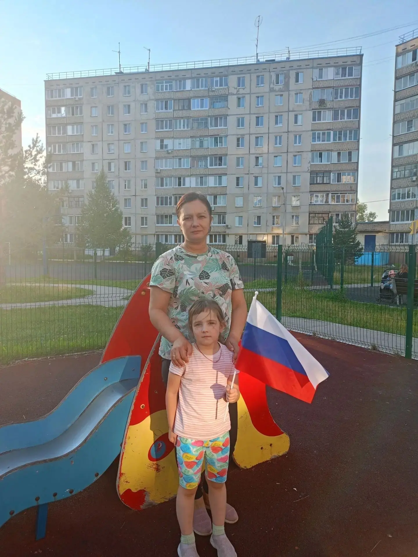 Семья Назаровых из группы "Нарцисс" приняла участие в фотоконкурсе "Белый, синий, красн...