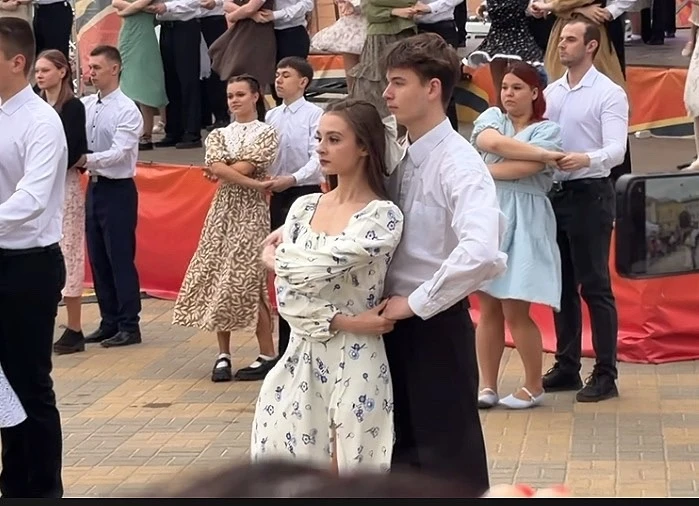 Студенты ЕТЖТ — филиала РГУПС исполнили «Вальс Победы»  🕊️ В преддверии Дня Победы студенты Елецкого