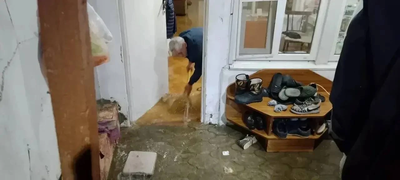 В разных районах Краснодара сегодня отмечаются значительные подтопления после проливного дождя  Сейч