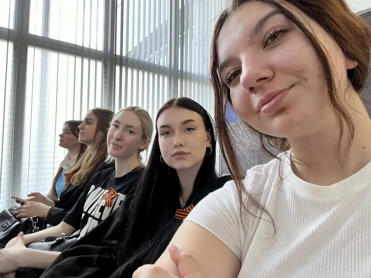 🎓 Студенты группы ВОАТ-251 посетили мероприятие «Диалоги с Героями».  В связи с празднованием Дня По