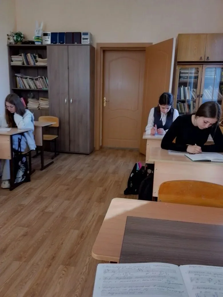 В конце учебного года в детской школе искусств с большим успехом прошла олимпиада по со...