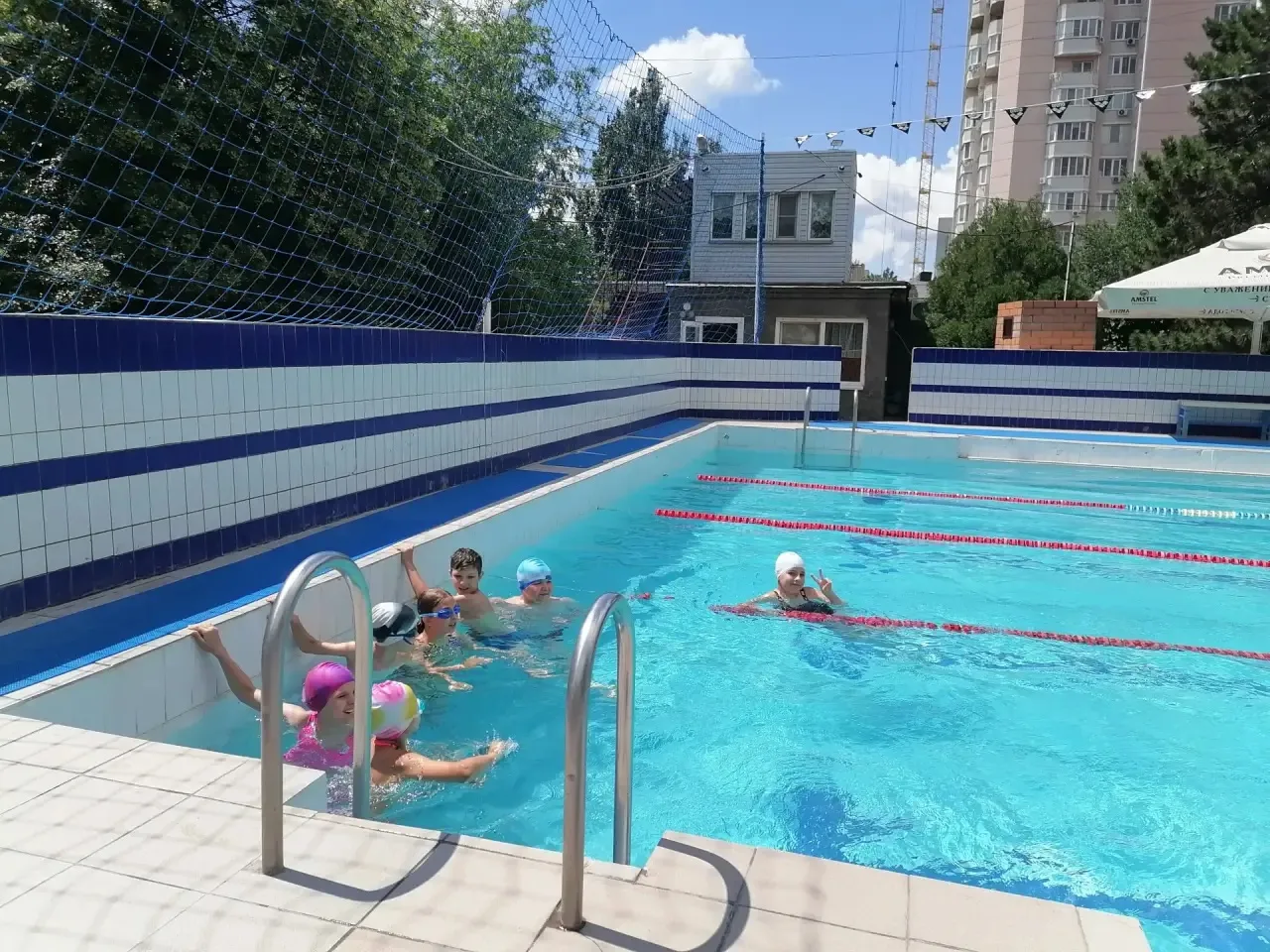 Лето продолжается, и в лагере каждый день наполнен яркими впечатлениями! Ребята с радостью идут в ба