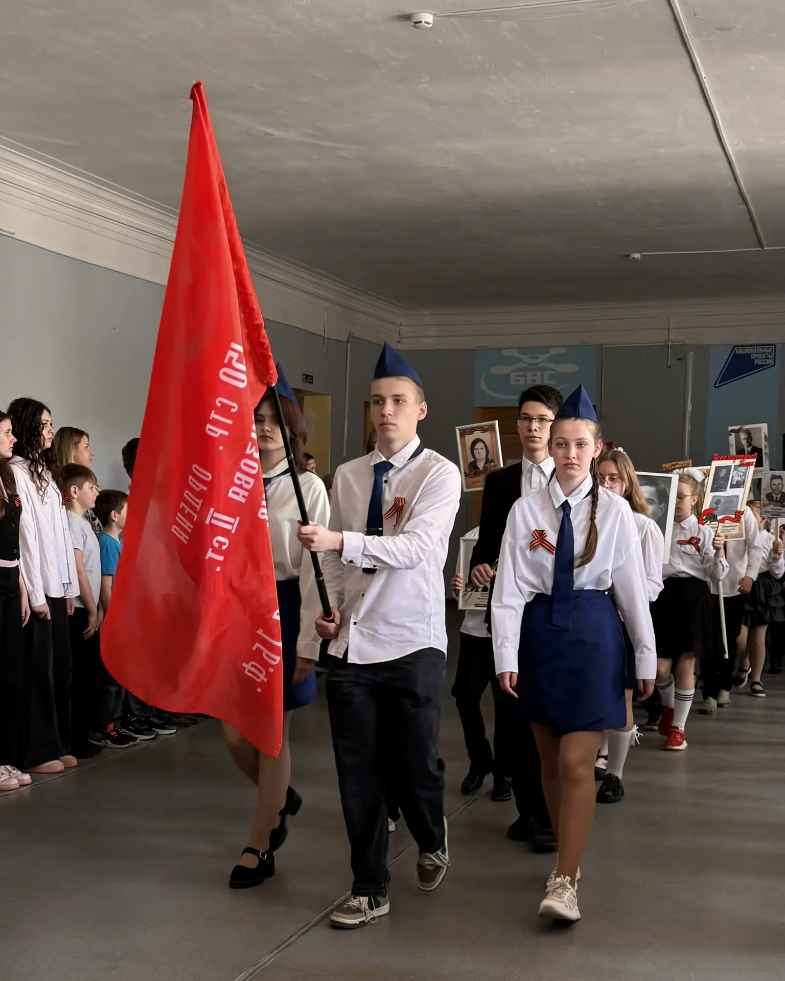 🎗️Бессмертный полк"🎗️  Сегодня ученики собрались, чтобы почтить память героев, которые отдали свои ж