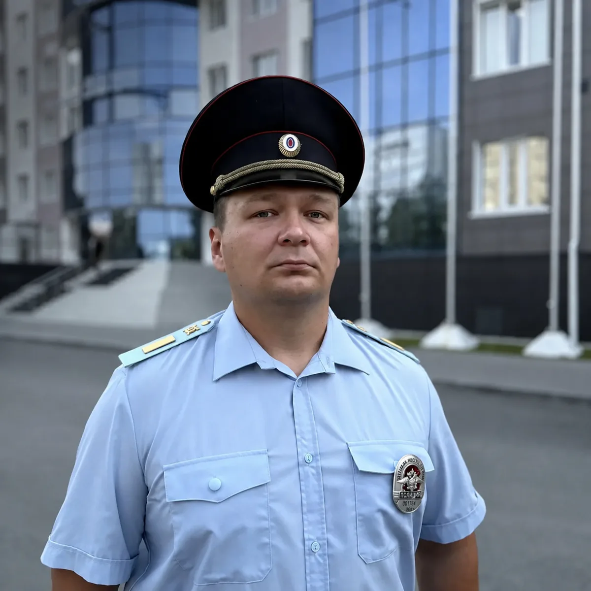 В Ноябрьске полицейский спас женщину и ее питомца от разъяренного пса