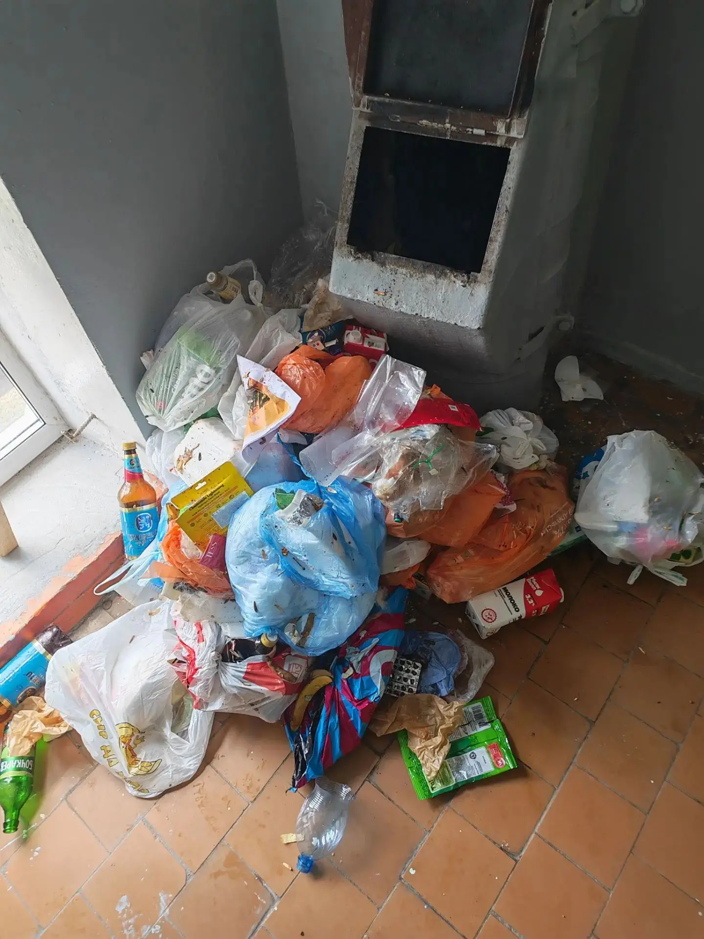 Заявка поступила в 21.22. Забит мусопровод.