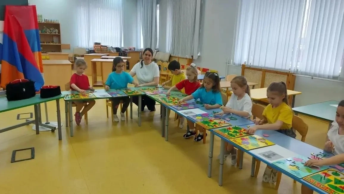 🌸Сегодня на базе ДО "Непоседы" воспитателями Испирян М.Ю. и Козловой Е.Н. был проведём теле-мост по 
