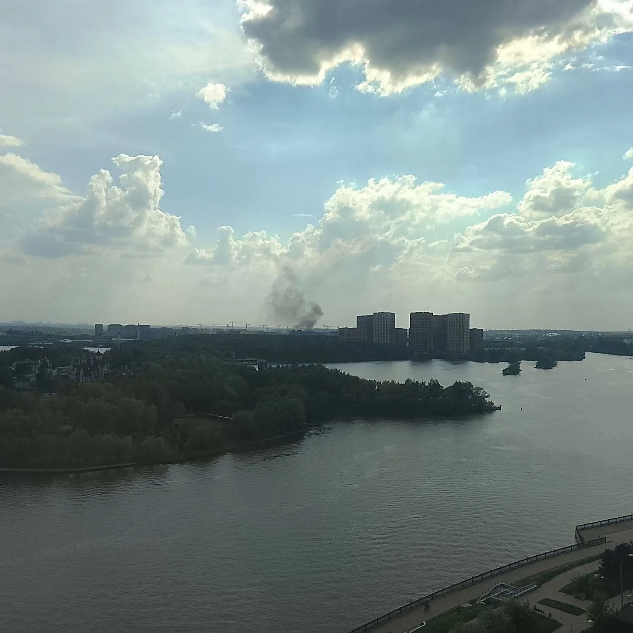 💨 В СберСити сейчас видно задымление   Подписаться на @krasnogorsk_oblast