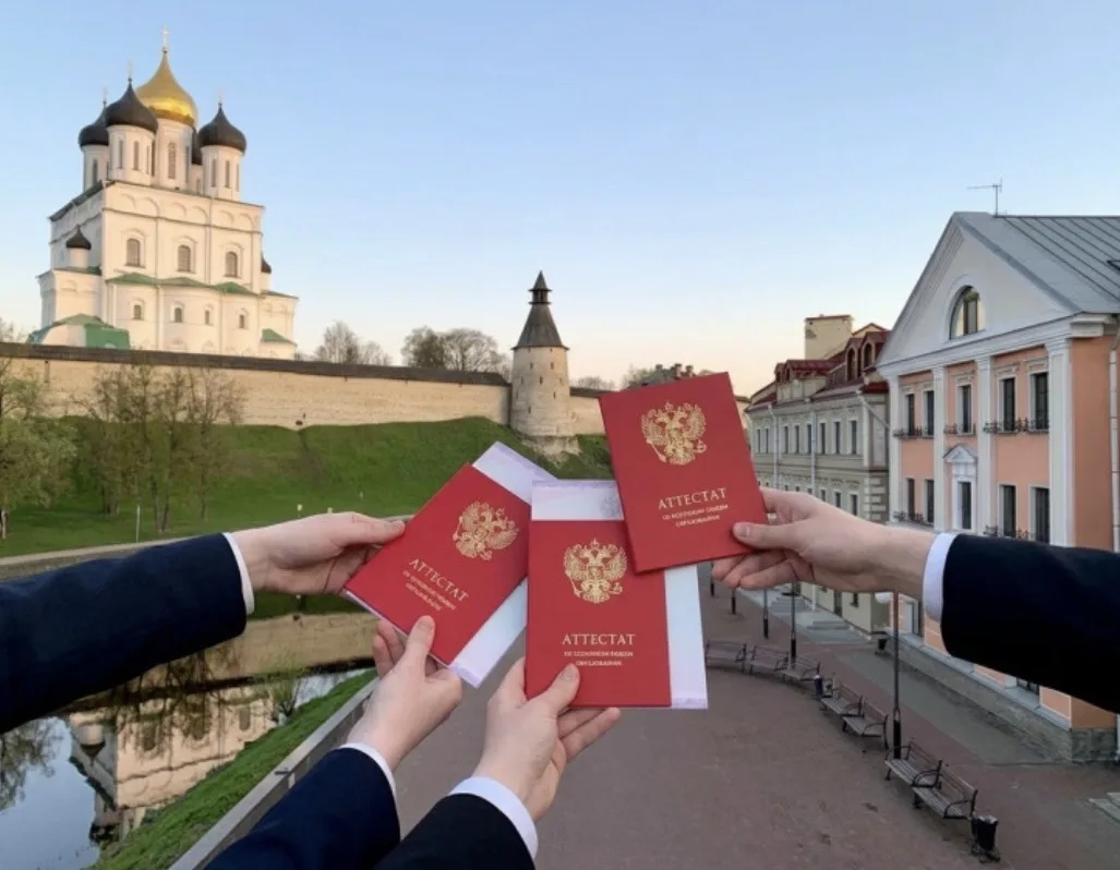 204 медалиста выпустились из наших школ в 2026 году 📚
 
121 школьник получил медаль I степени (золо