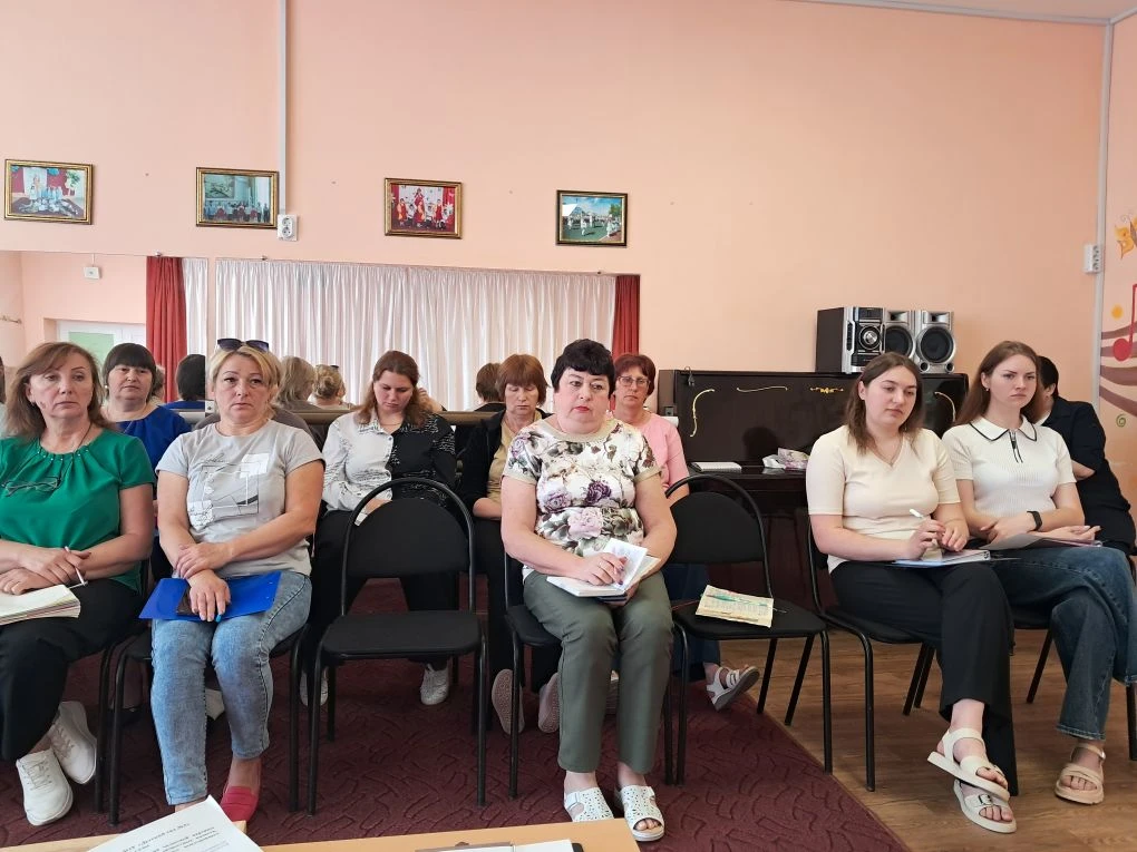 **Подводим итоги года: наш педагогический совет прошёл успешно!**