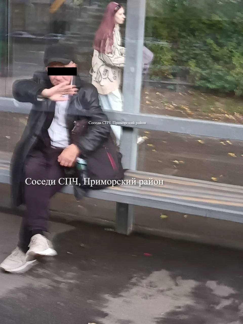 ‼️Девушки, женщины, внимание! Просьба распространить! Пьяный мужчина на остановке ул. И...