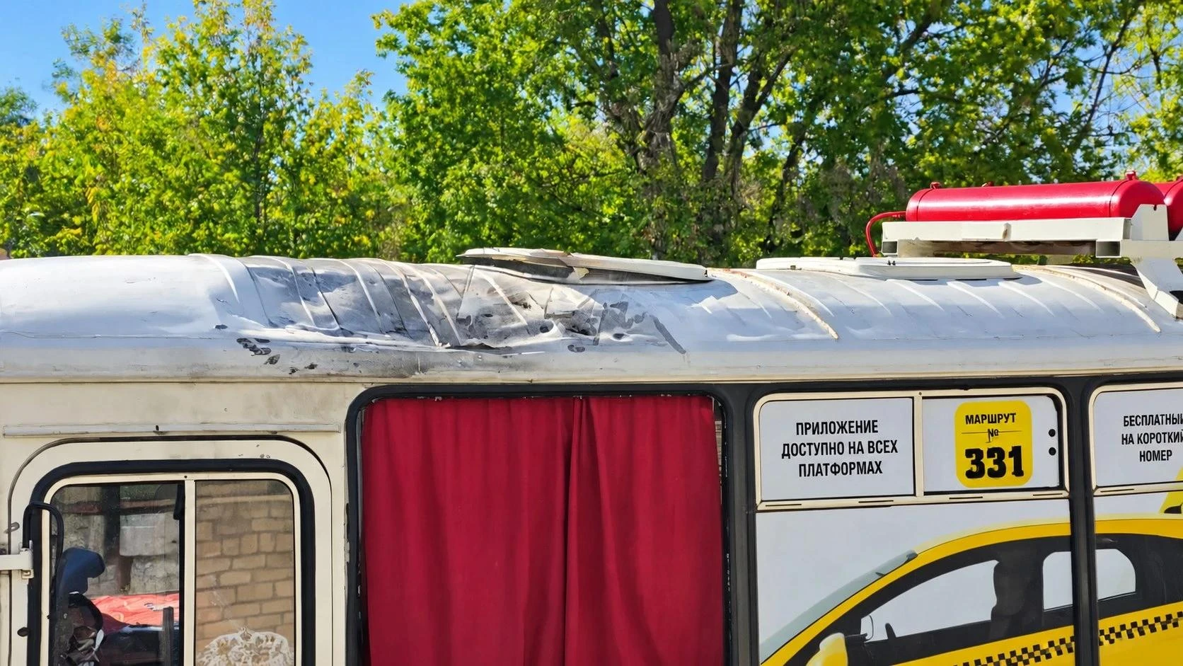 Подробности атаки на автобус в Горловке: пассажиру оторвало ногу, водитель чудом не пос...