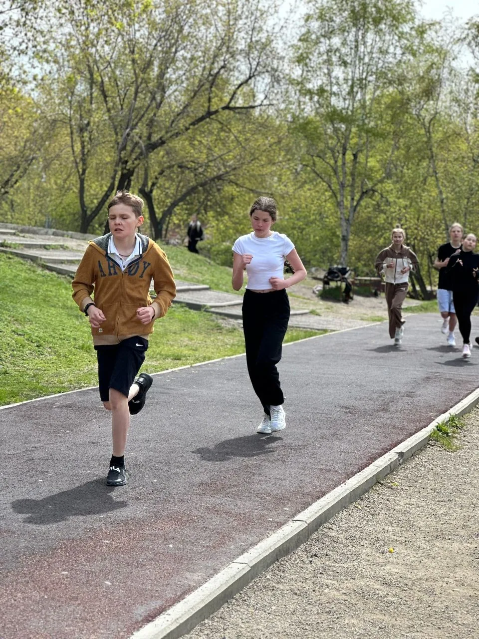 Вперёд, к знаку отличия!🏅  19 мая на стадионе школы царила атмосфера настоящего спортивного праздник