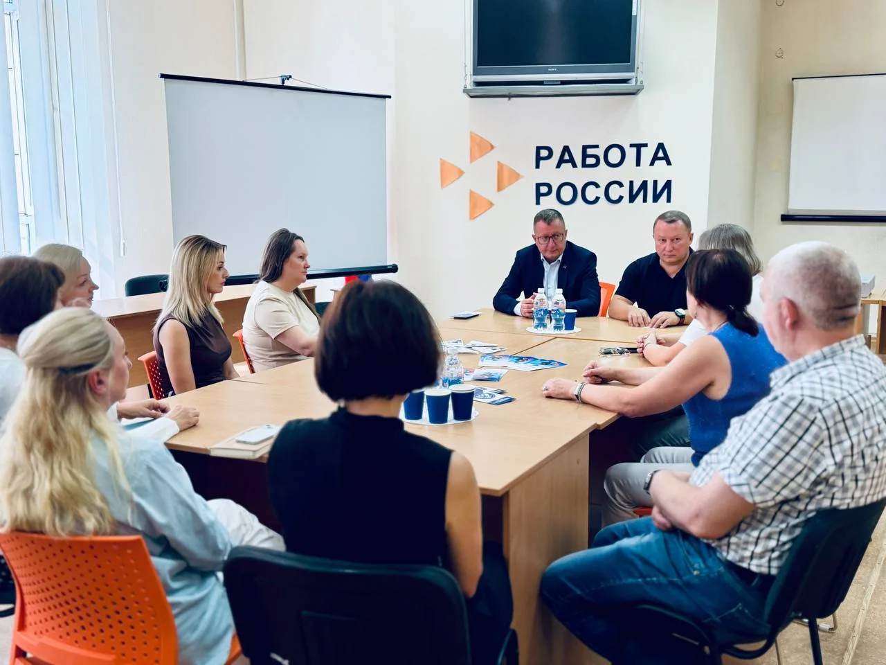 Друзья, продолжаю работу в Донецке. 

Делюсь не только впечатлениями, но и некоторыми мыслями относи