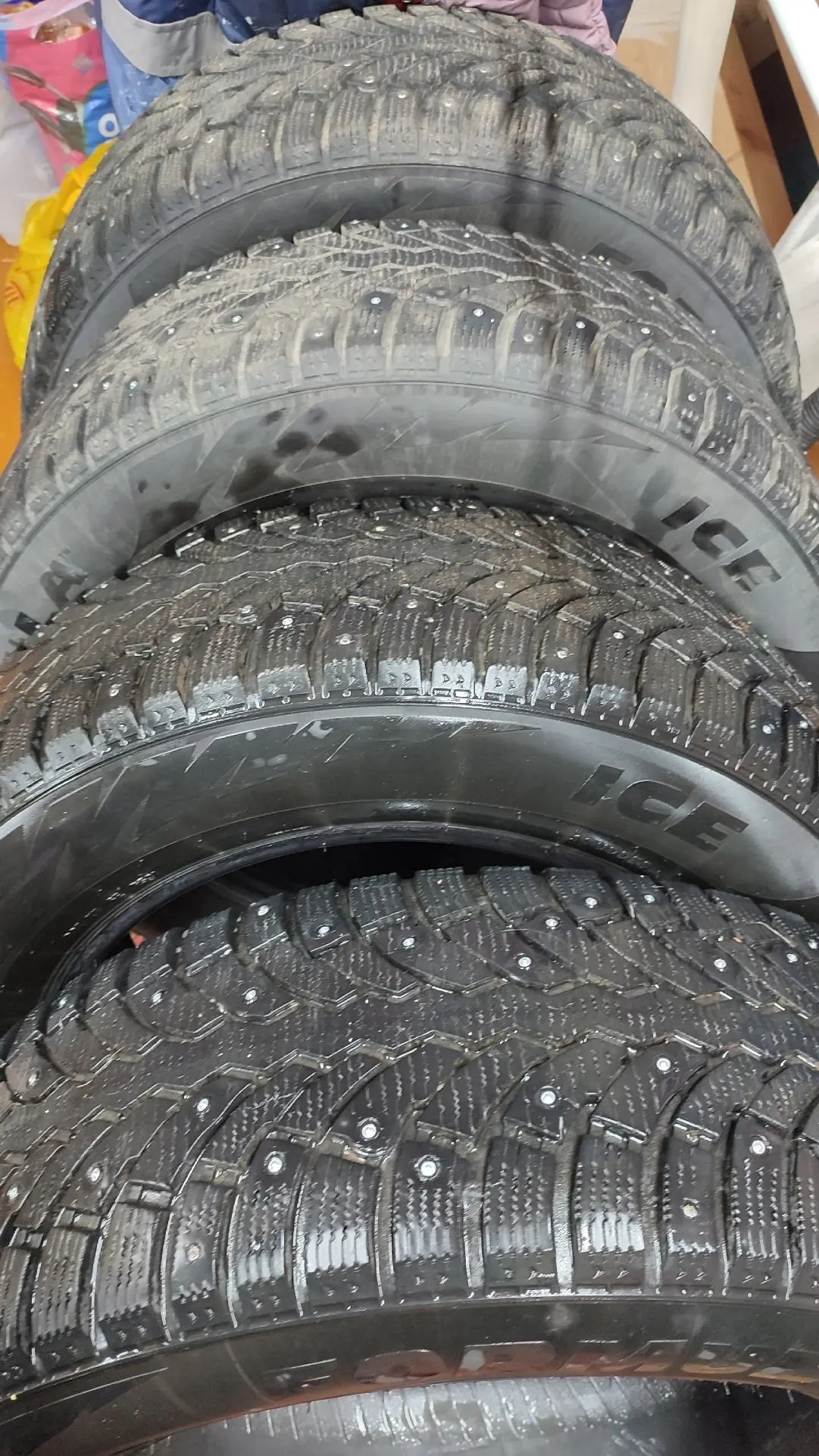Продам зимнюю резину Formula Ice 225/65   R 17