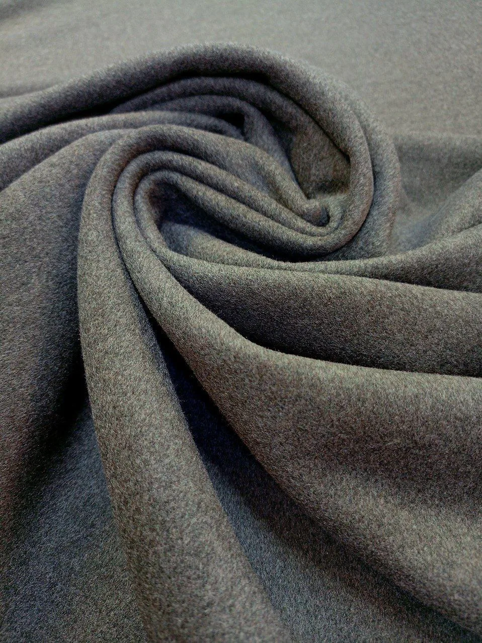 Пальтовый кашемир дабл серый с зеленоватым подтоном от Loro Piana!