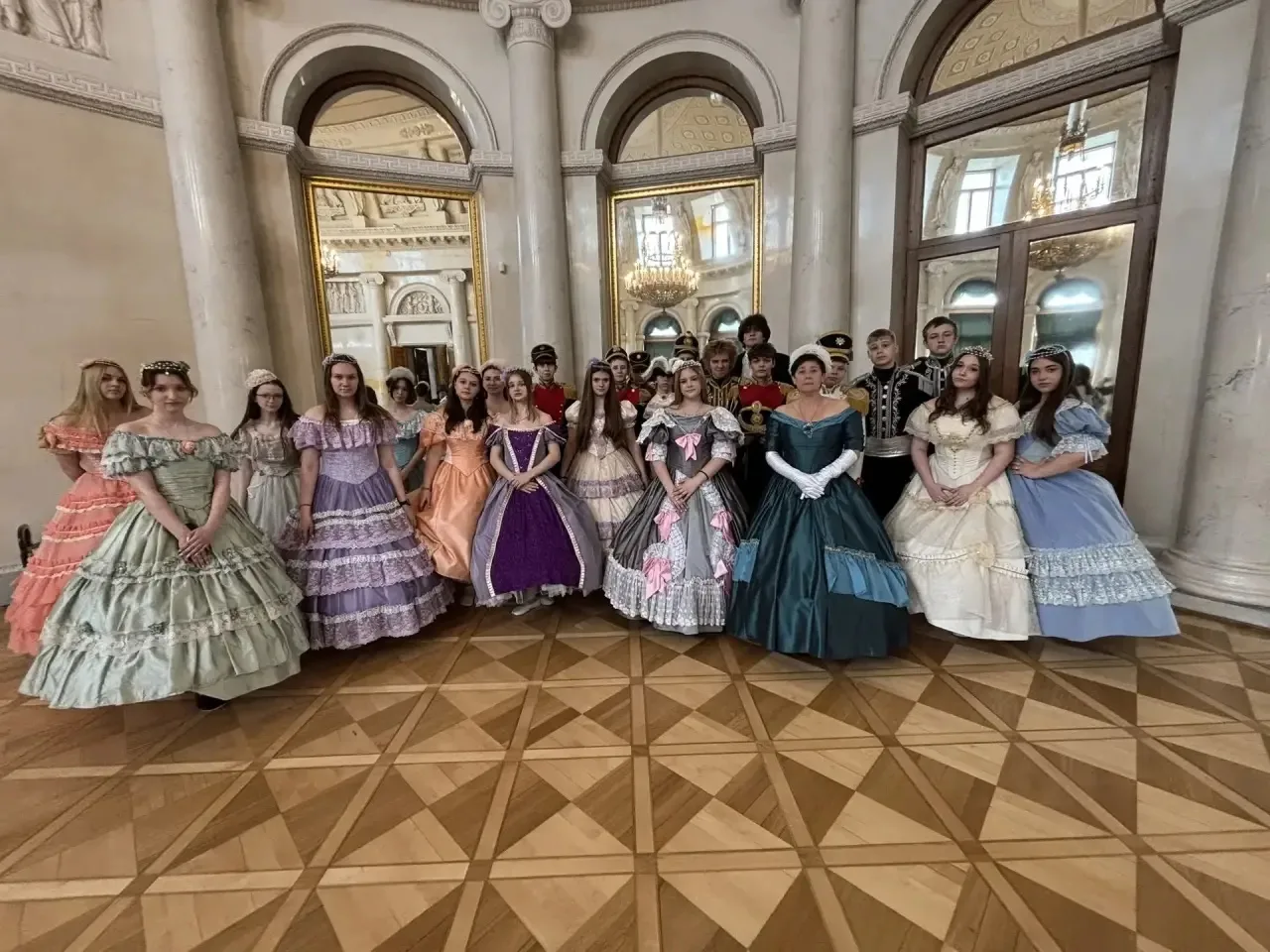 🌟 Санкт-Петербург: город, который оставил след в сердце! 🏰  Ученики нашей школы вернулись из Санкт-П
