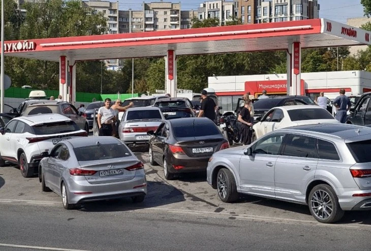 ⚡️Власти обещают за неделю наладить поставки бензина в Волгоград по новым каналам