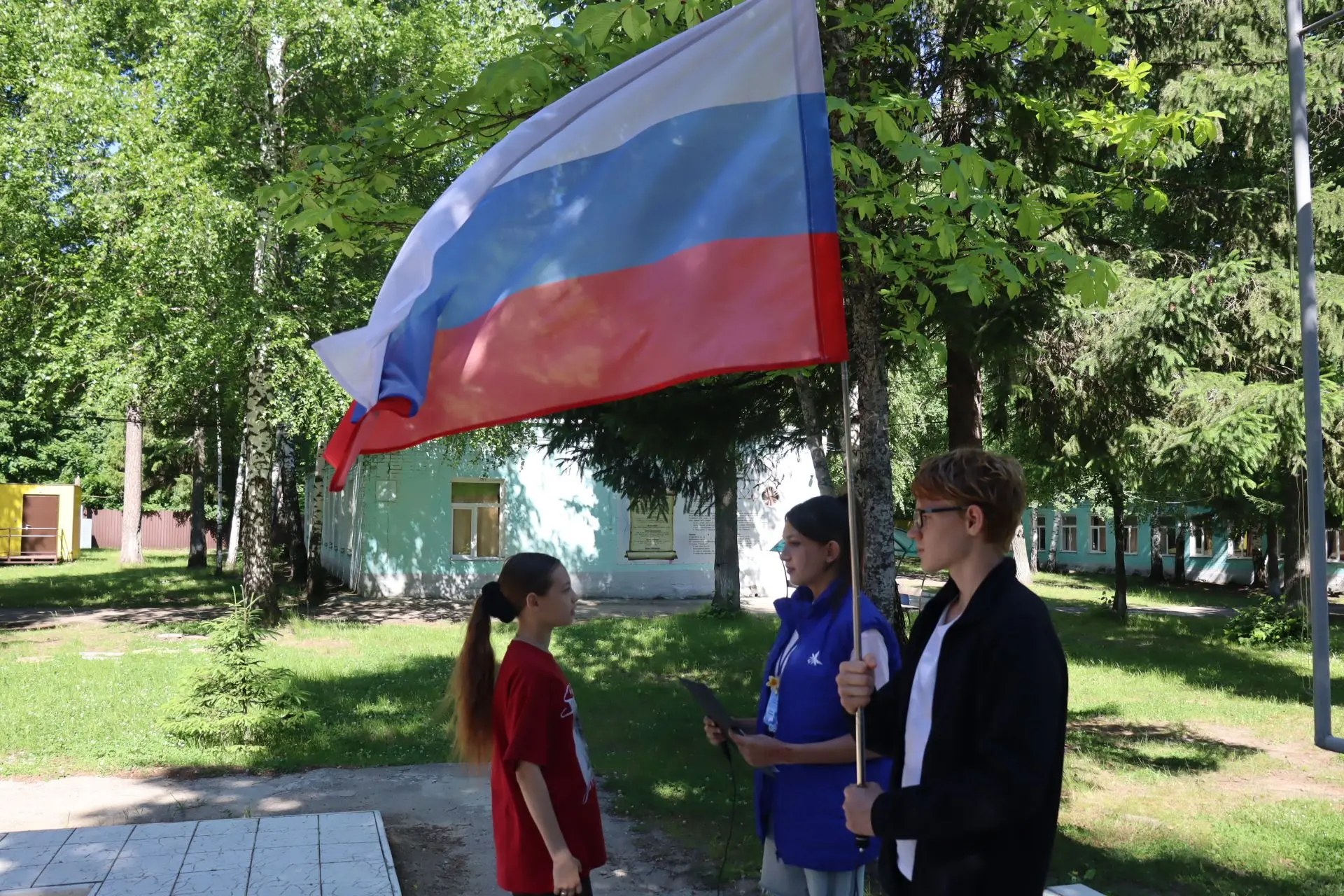 День России в «Светлячке»: гордость, единство и патриотизм!
 
Сегодня в нашем лагере «Светлячок» выд