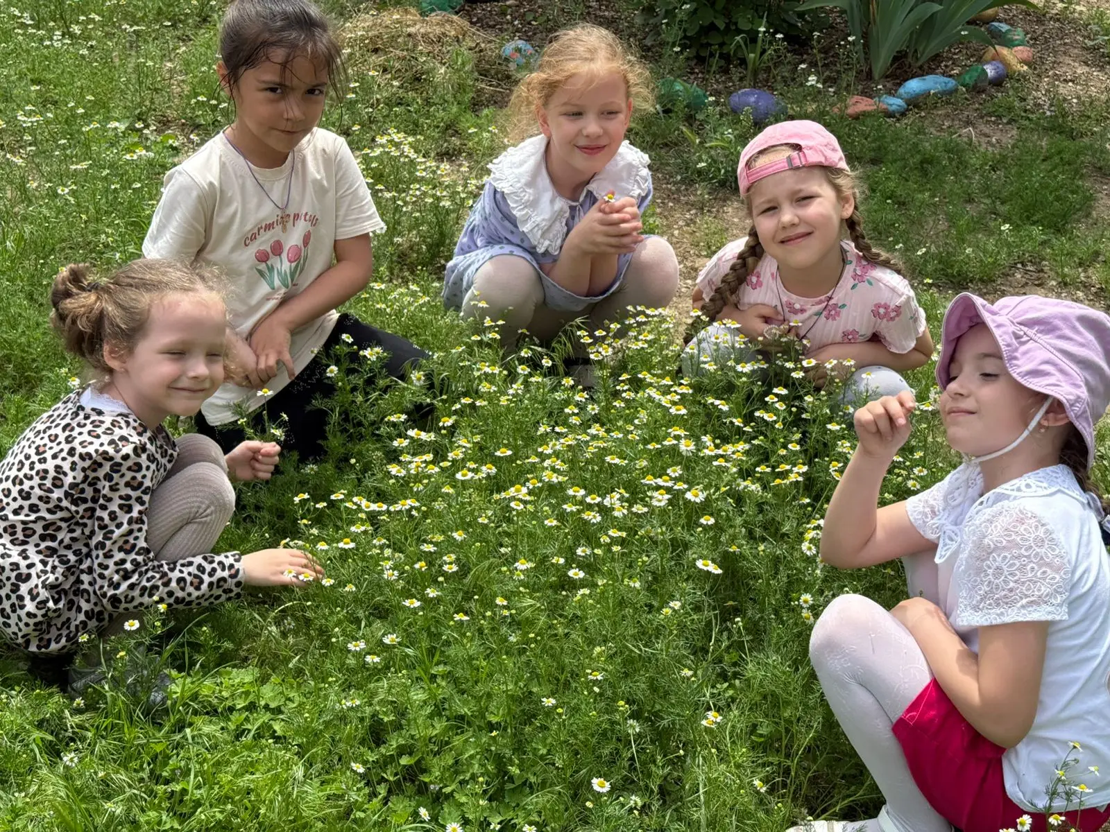 ☀️ Весенние прогулки в старшей группе: тепло, весело и познавательно! ☀️