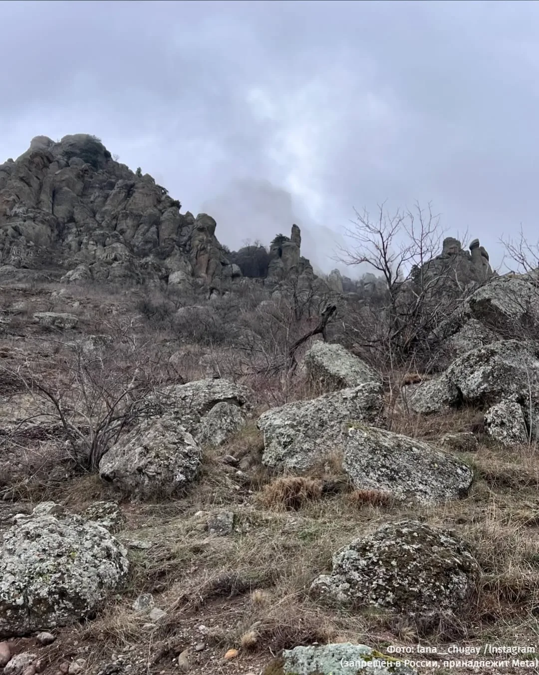 🌄 «Долина привидений» в Крыму — древние исполины, хранящие легенды  Это место как раз для тех, кто о