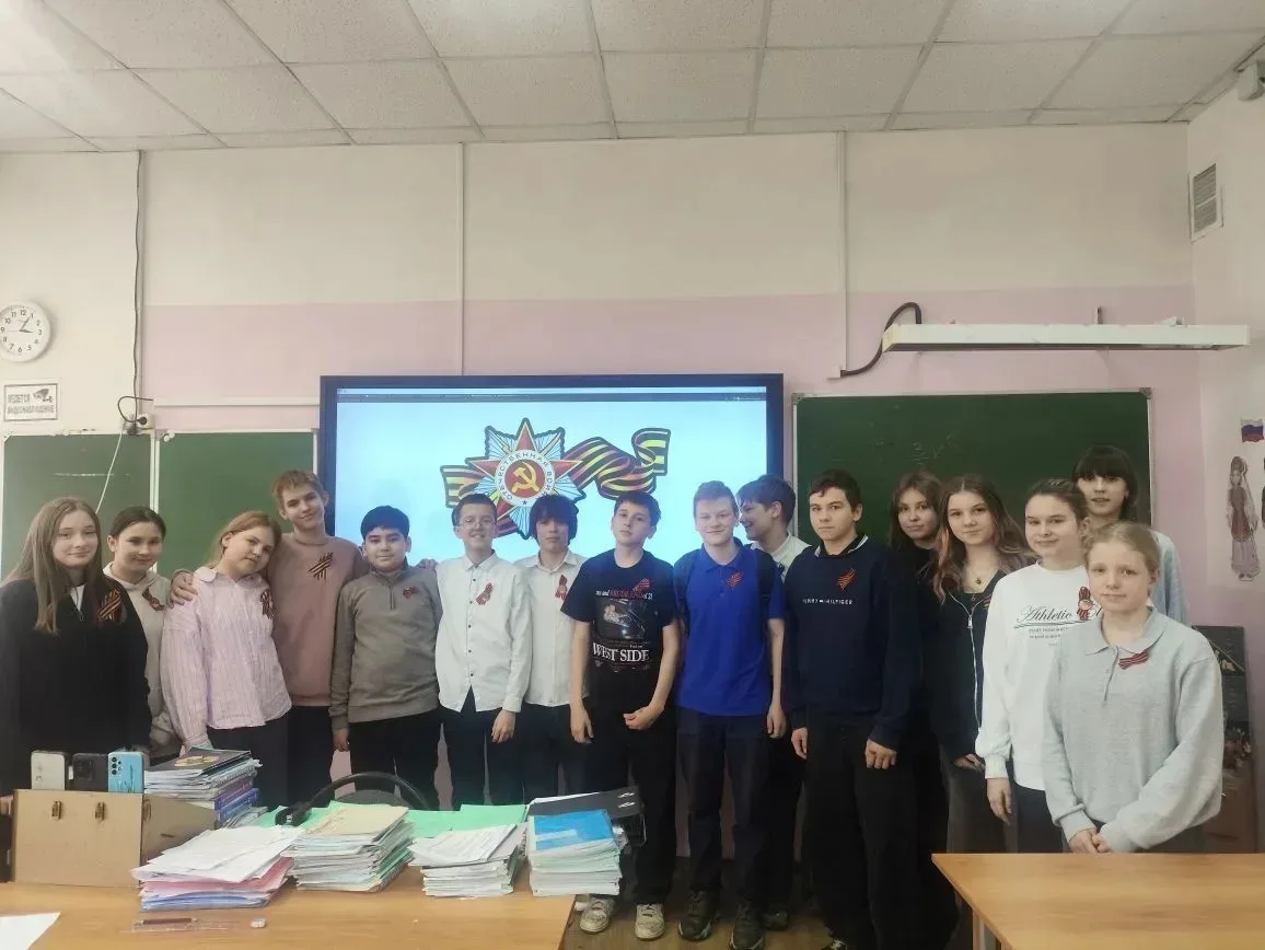 🎆 Акции «Георгиевская ленточка» и «Письмо солдату» стартовали в нашей школе!  Первыми присоединились