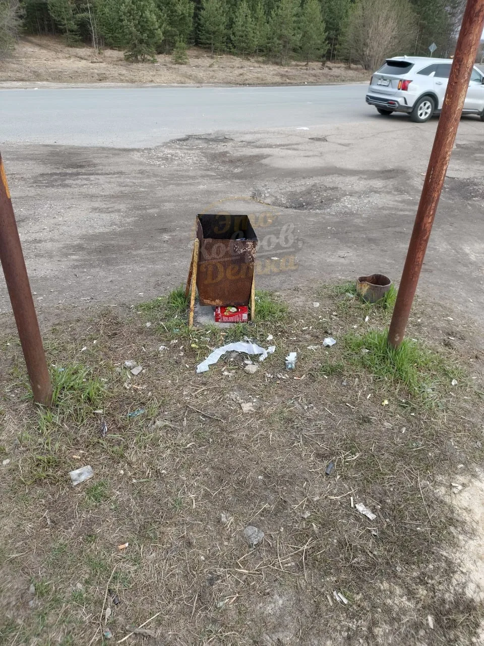 ⚡️ Вот в какой грязи  Нам приходится ждать транспорт, по всей территории разбросаны чек-ленты, котор