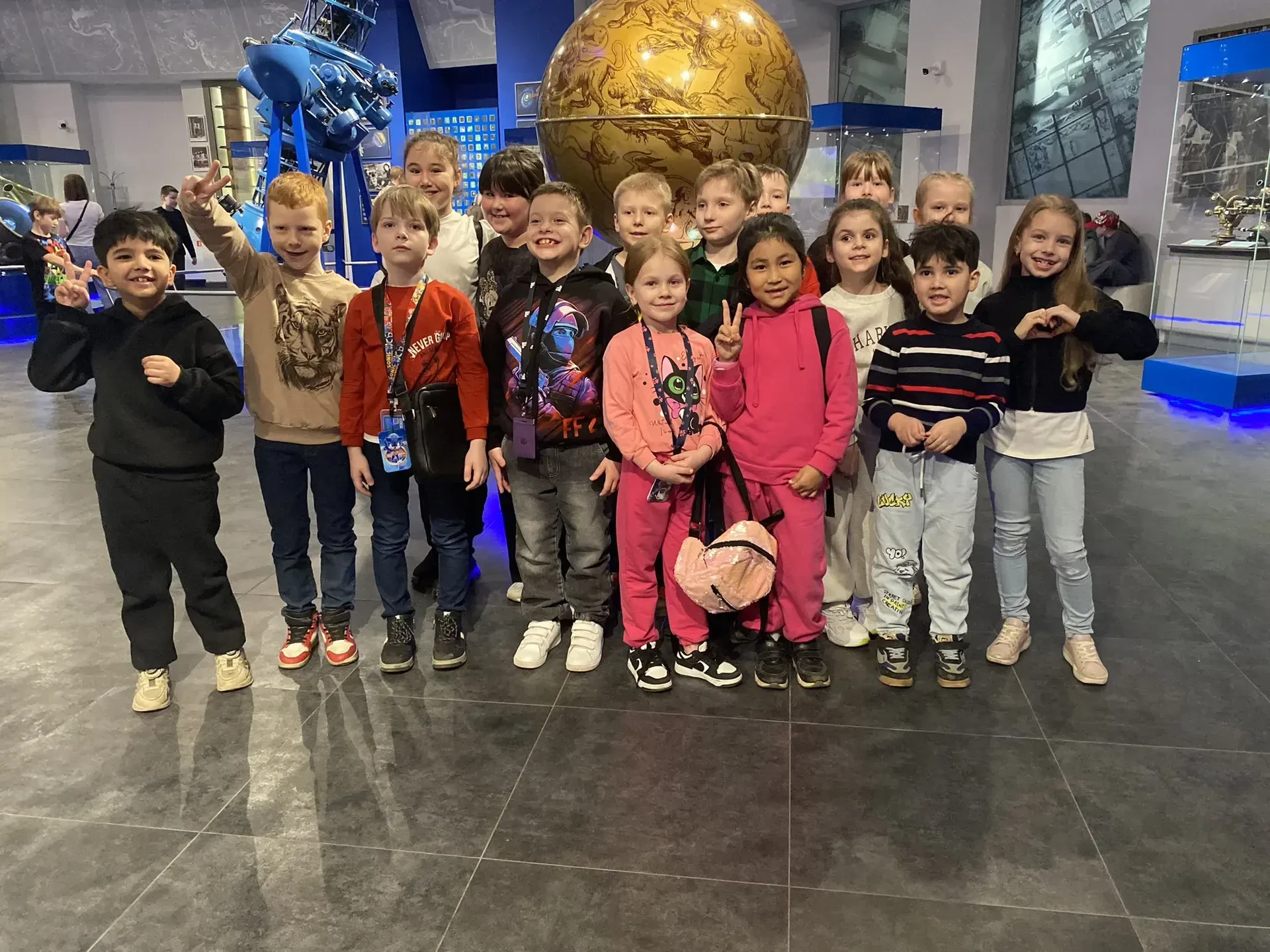 🚀 Неделя Космонавтики в нашей школе!  Ученики 1Б класса совершили увлекательное путешествие в космос