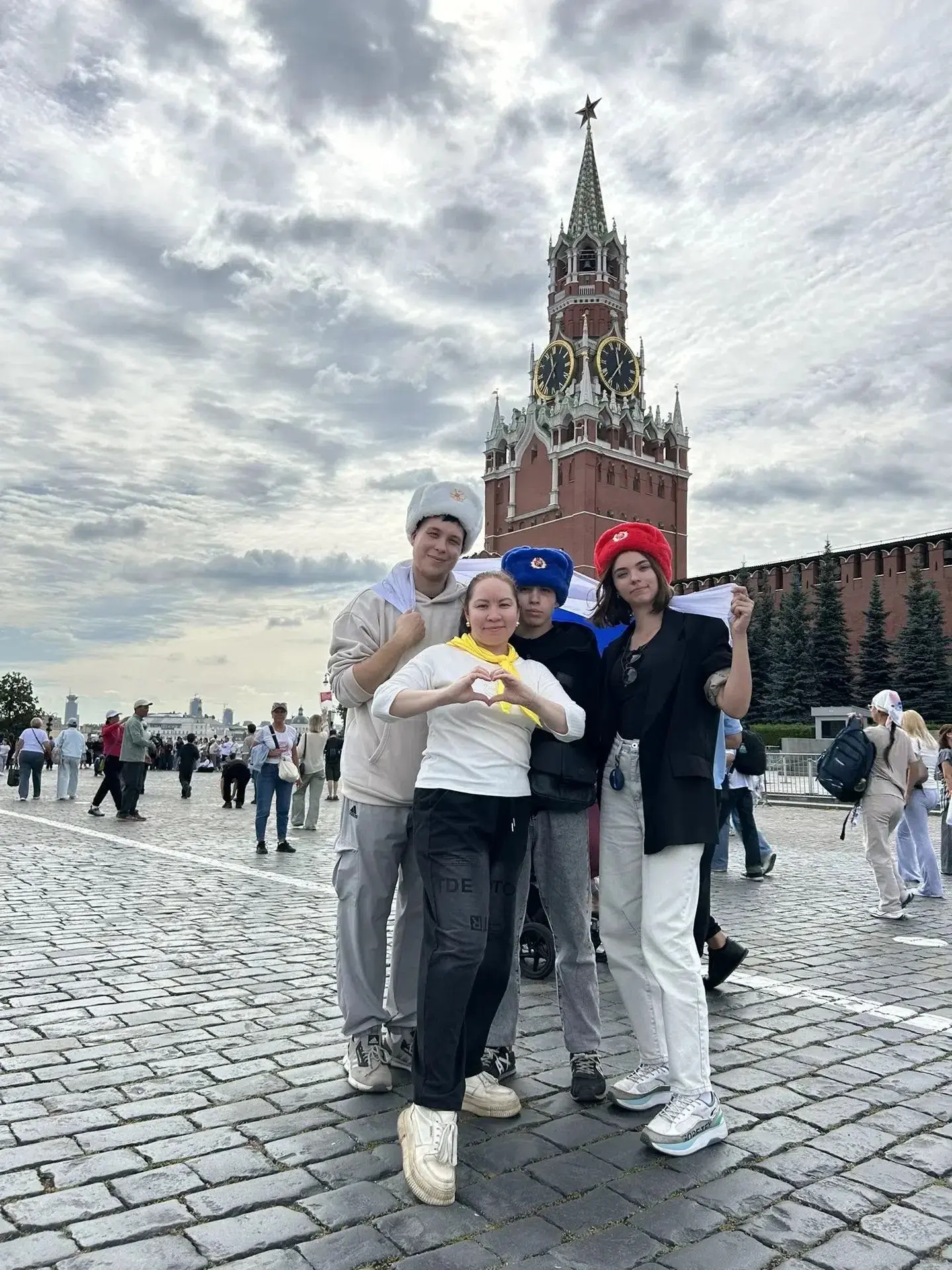 Флаг у нас прекрасный —