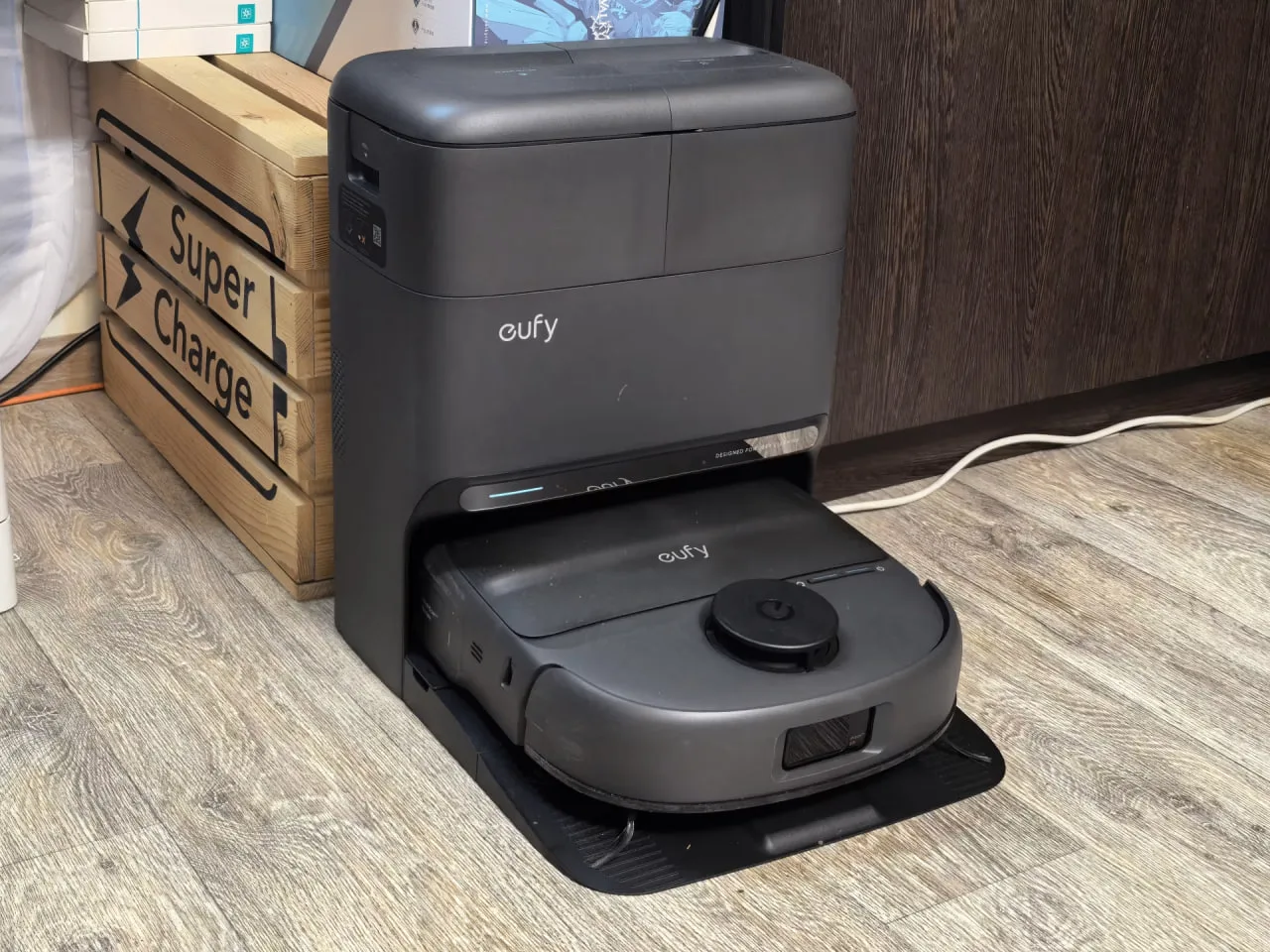 🤖 Eufy Omni C28: робот-пылесос с роликовой шваброй и 15 000 Па

Главное — самоочищающийся вращающий