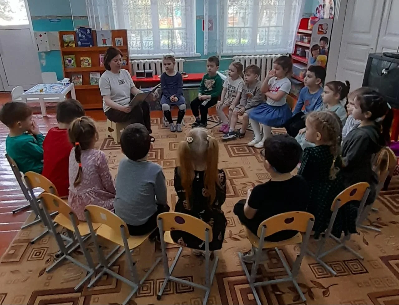В средней группе"Солнышко" прошла  книжкина неделя.Дети познакомились с творчеством дет...