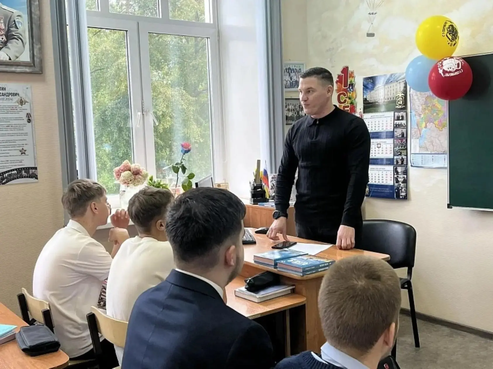В Новодвинской гимназии прошел урок мужества с участием ветерана СВО
