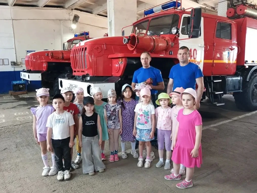 🚒 21 мая дети старшей группы отправились на экскурсию в пожарную часть.