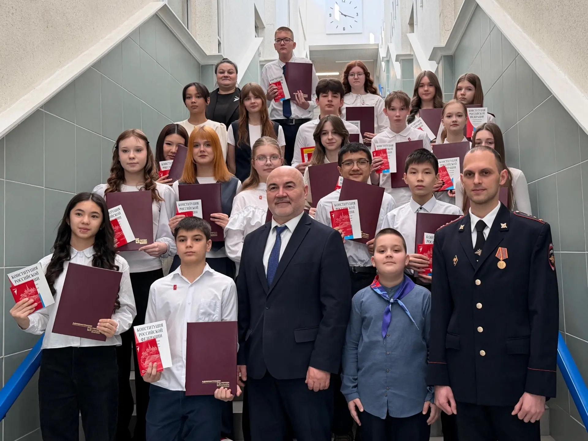 В зале администрации города Лангепаса состоялось знаменательное событие – торжественное вручение пас