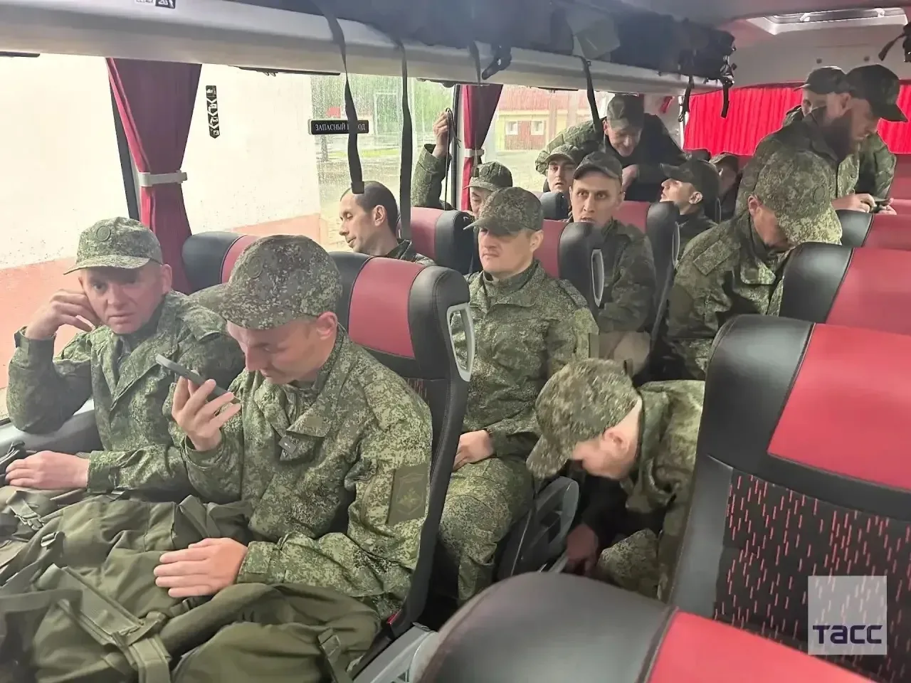 ❗️Первые кадры возвращенных из украинского плена российских военнослужащих.  Как сообщили в Миноборо