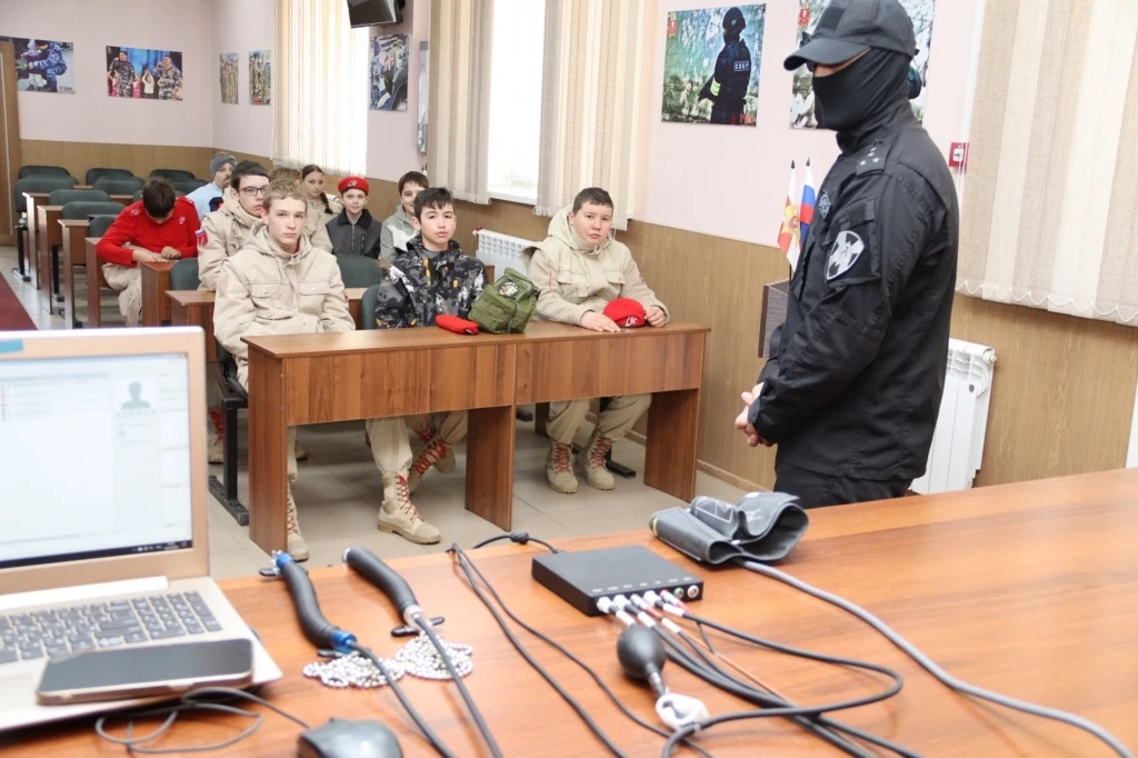 На Дальнем Востоке росгвардейцы провели уроки мужества, приуроченные к юбилею ведомства   🔷 Военносл