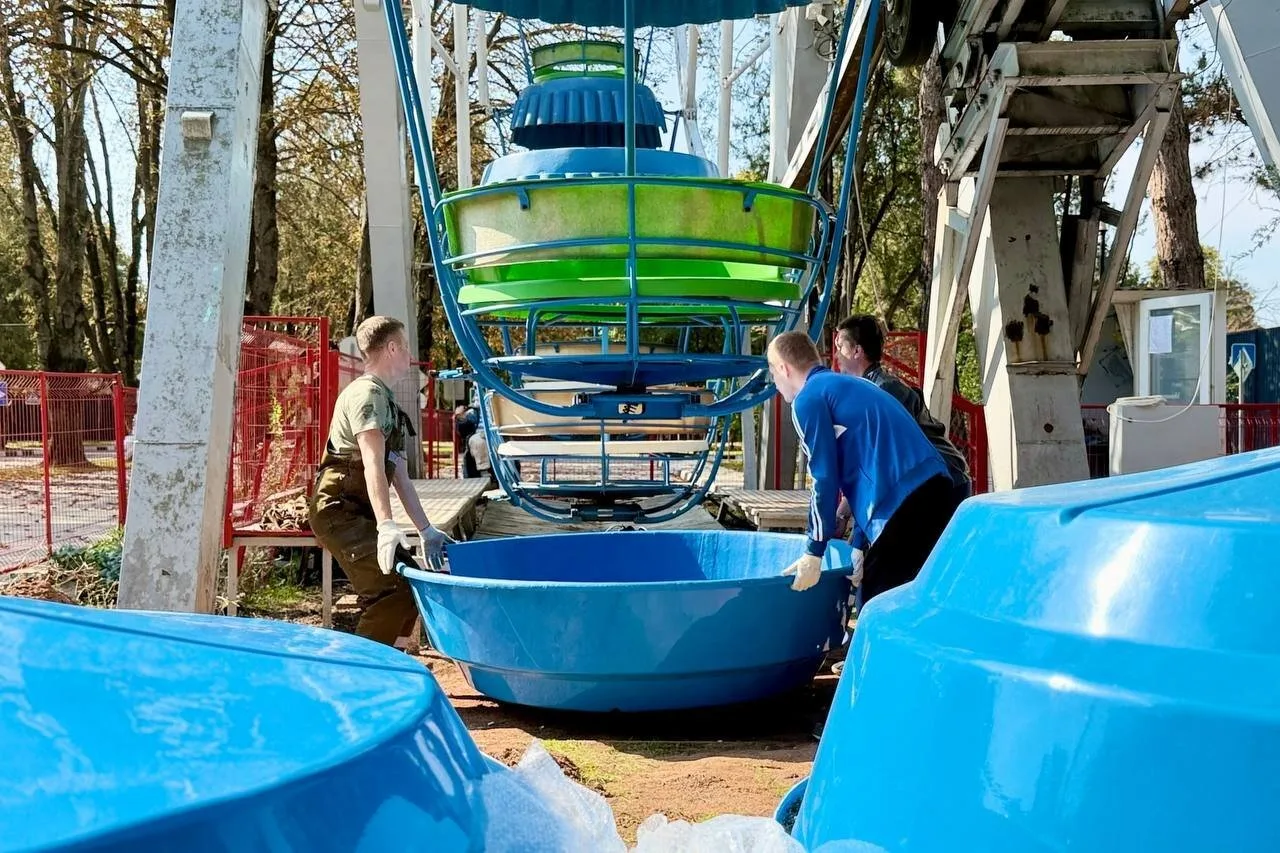🎡 В Детском парке Симферополя обновляют колесо обозрения