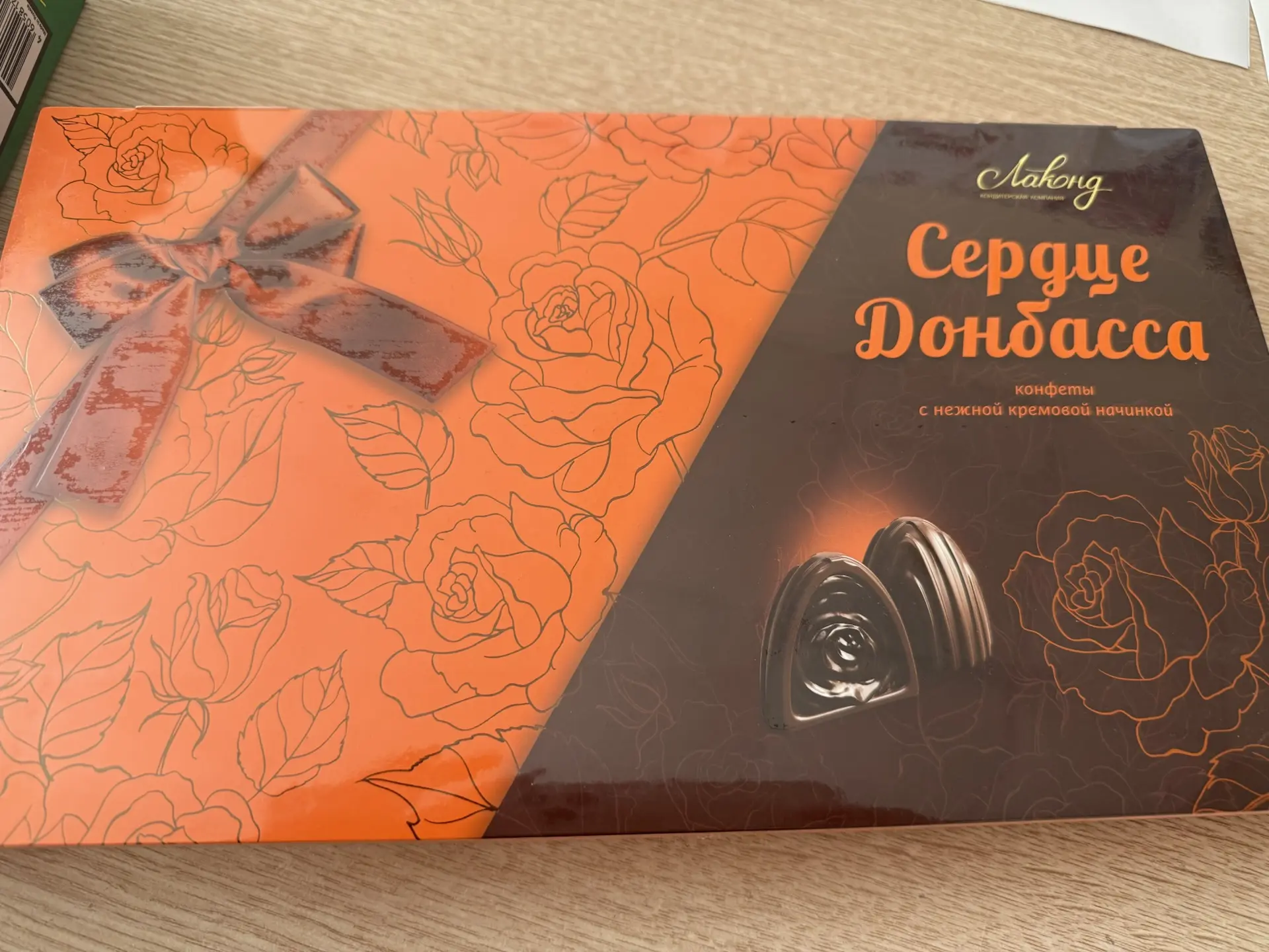 Боевой привет получен! ✅ Наши защитники передали ребятам сладкий подарок в ответ на их письма. Конфе