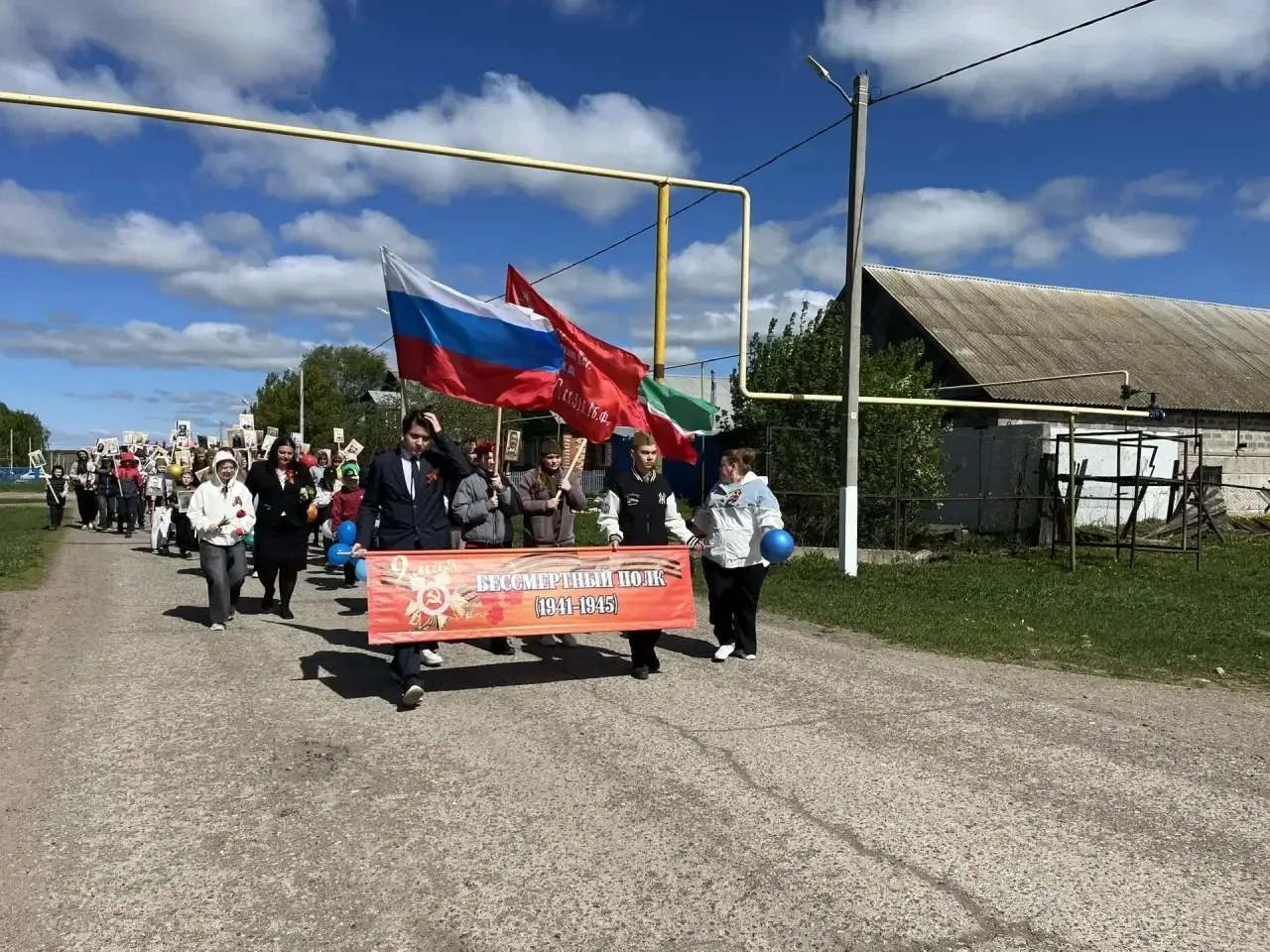 Сегодня коллектив школы и учащиеся приняли активное участие в праздновании Дня Победы. ...