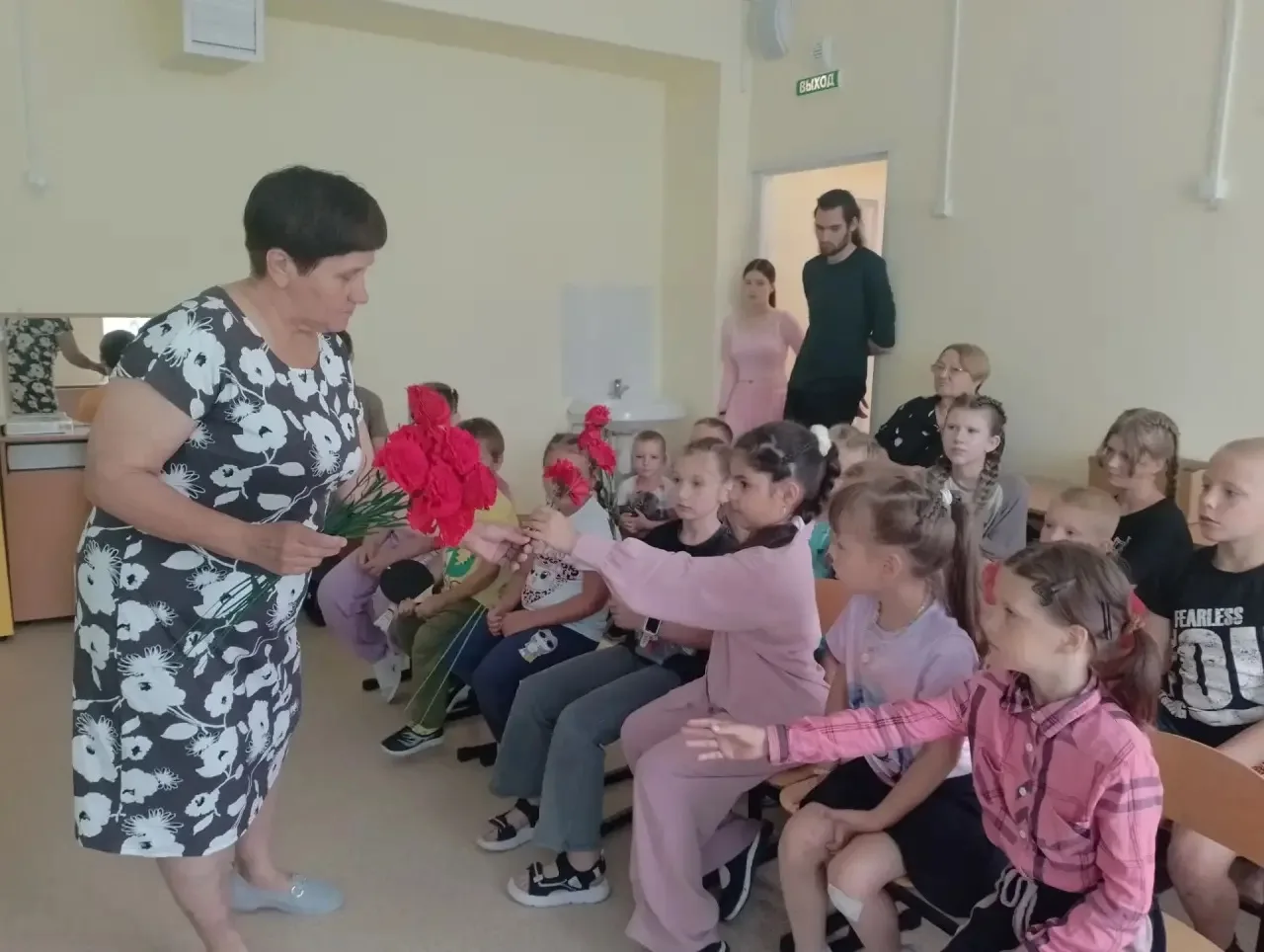 🌟 1 июля в школьном лагере: день памяти и творчества! 🎨

В нашем лагере прошёл насыщенный и значим