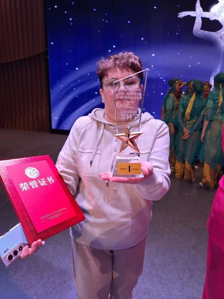 🥳 Поздравляем вокальную группу «Всплеск» нашего лицея! 🎤  Наши юные таланты вернулись с Международно