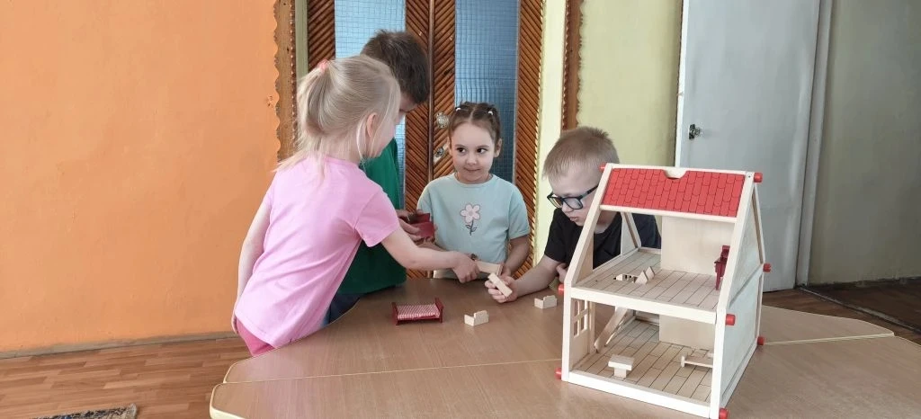 В ходе тематического блока "My house and furniture" на кружке "Английский для малышей" ДО "Золотой П