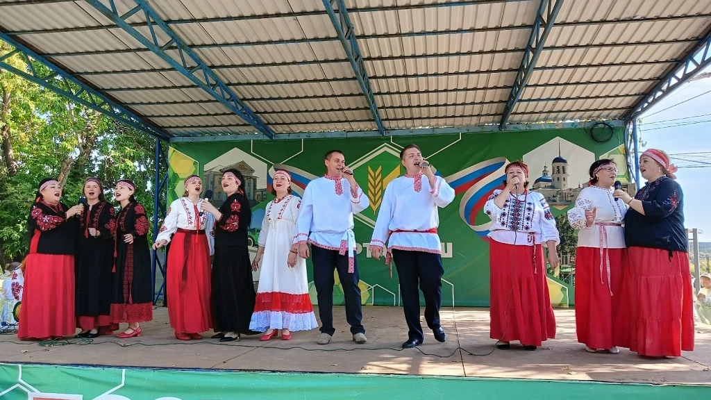 🎤 В Куртамыше прошёл благотворительный концерт «Всё для СВОих!»