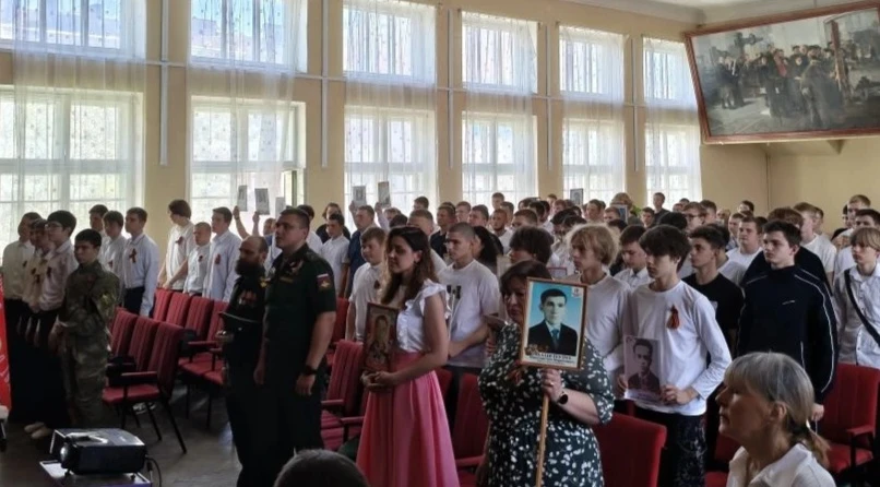 В стенах Клинцовского филиала БТЭиР прошёл трогательный концерт, посвящённый Дню Победы.   Этот день