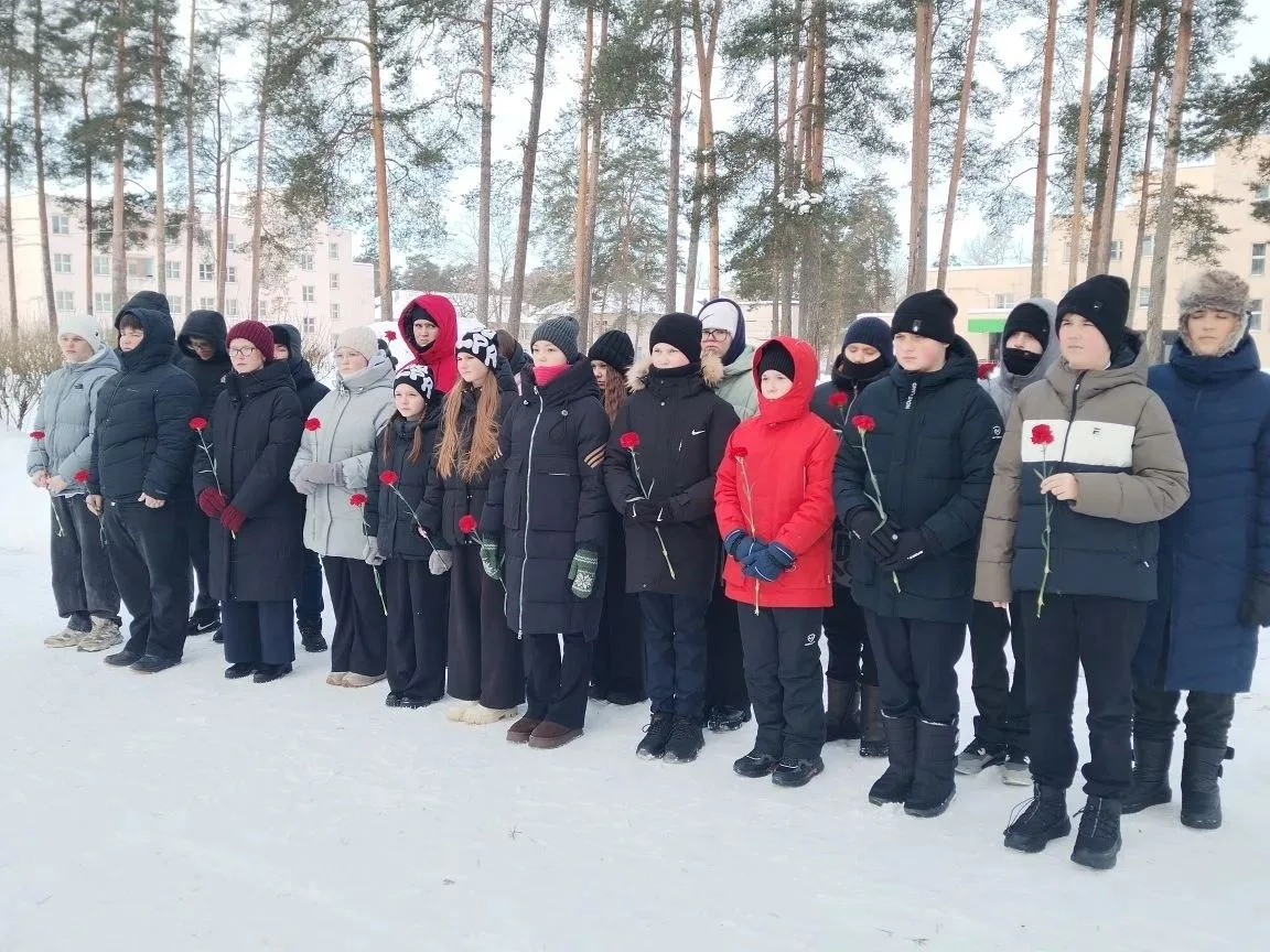 В преддверии дня Защитника Отчества учащиеся МБОУ "Владимирская СОШ" почтили память вып...